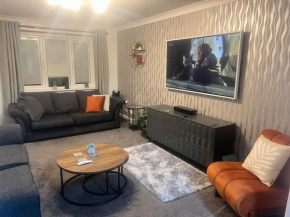 5 Bedroom House close to Keele, great Gadgets